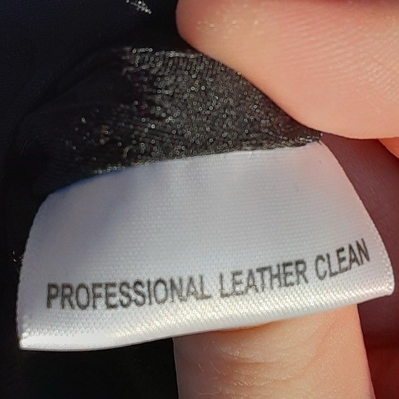 Like New. Genuine leather. Jaclyn Smith woman’s jacket. - Picture 4 of 4